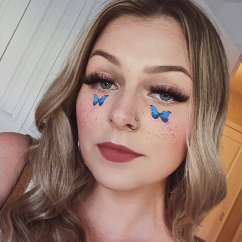 Meet your Posher, Alexis